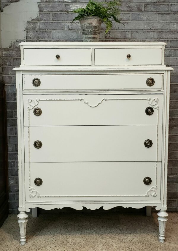 Dresser Update with Fusion Mineral Paint Using Raw Silk • Robyn's Southern  Nest